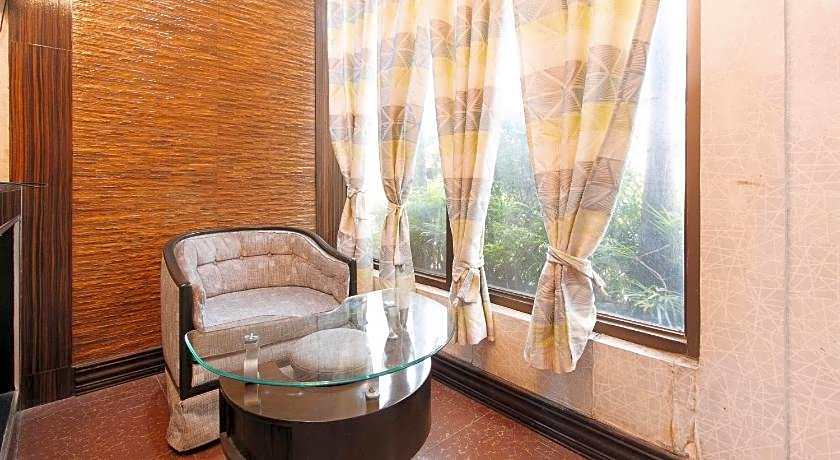 RedDoorz Plus @ Robinson's Circle (Quarantine Hotel)