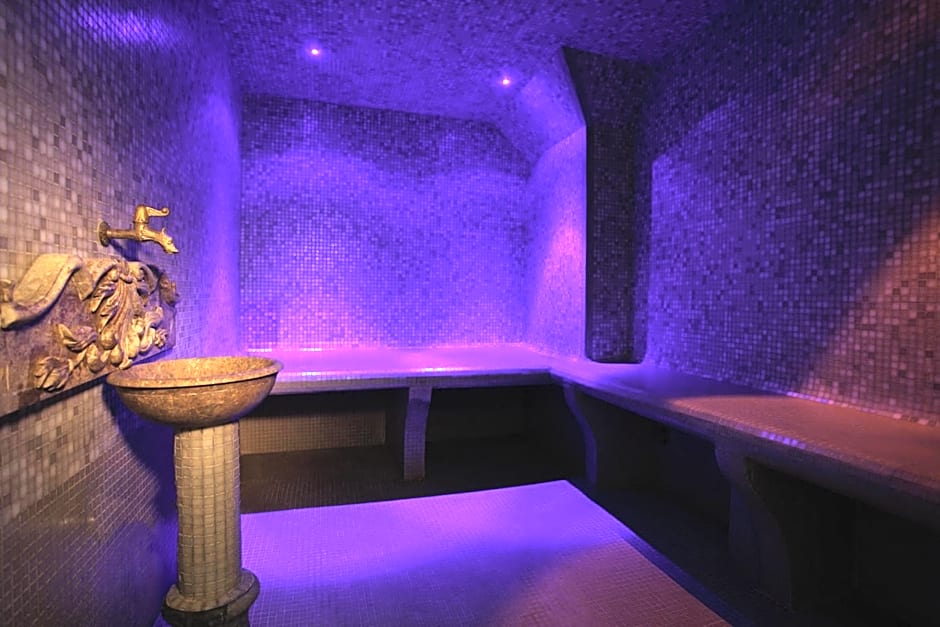 Borghese Palace Art Hotel