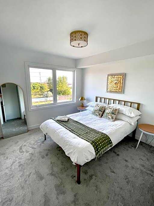 Luxury 3BR home with free parking, full kitchen in Stouffville Markham