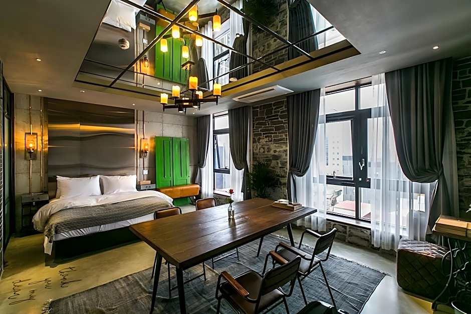 Hotel February Dong Seong Ro