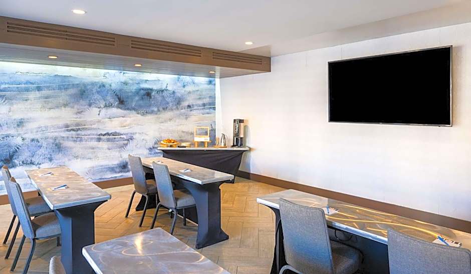 Inn at the Pier Pismo Beach, Curio Collection by Hilton