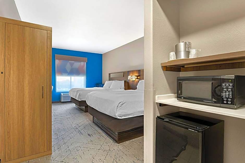 Holiday Inn Express and Suites Beeville By IHG