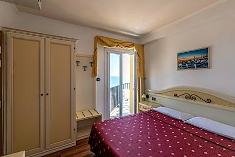 Double or Twin Room with Sea View