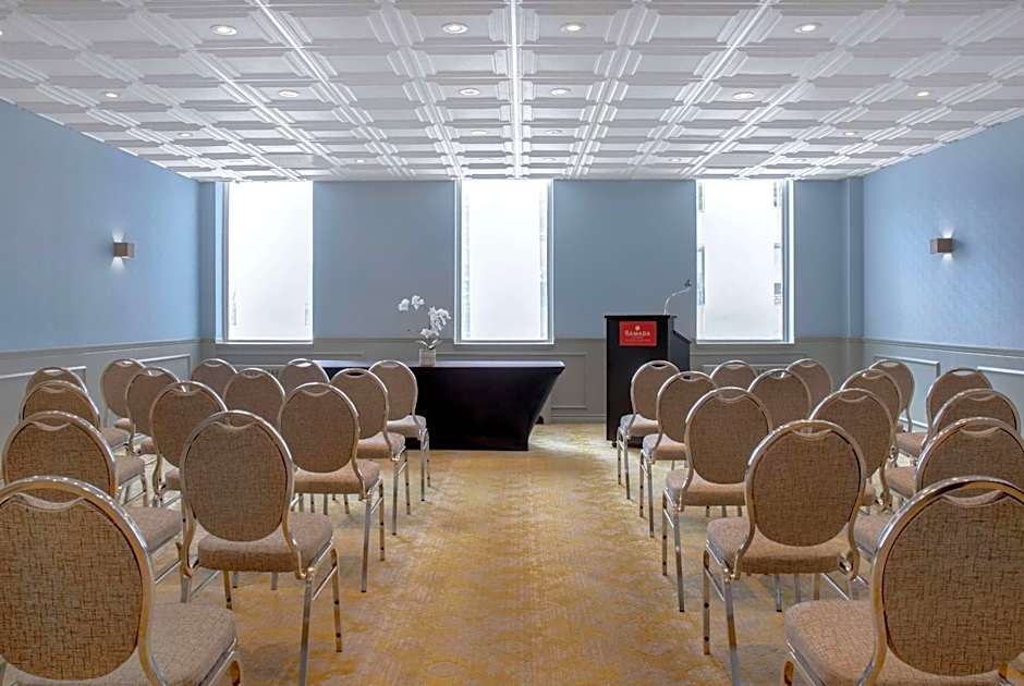 Ramada Plaza by Wyndham Calgary Downtown