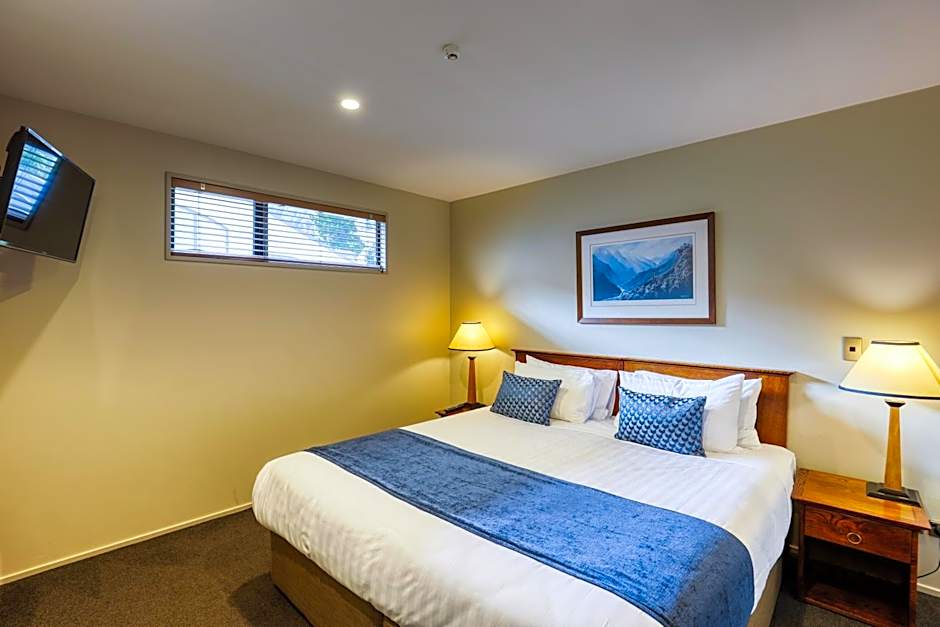 Garden Court Suites & Apartments