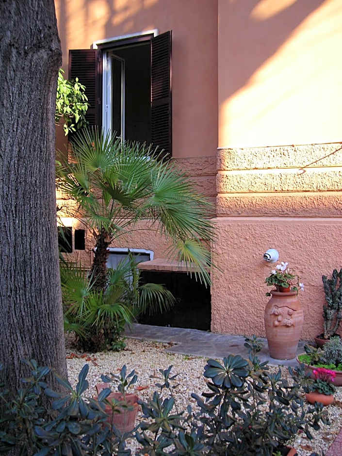 A Vinicius Et Mita Guest House