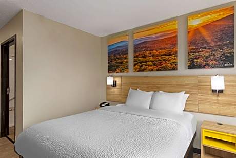 King Room - Non-Smoking