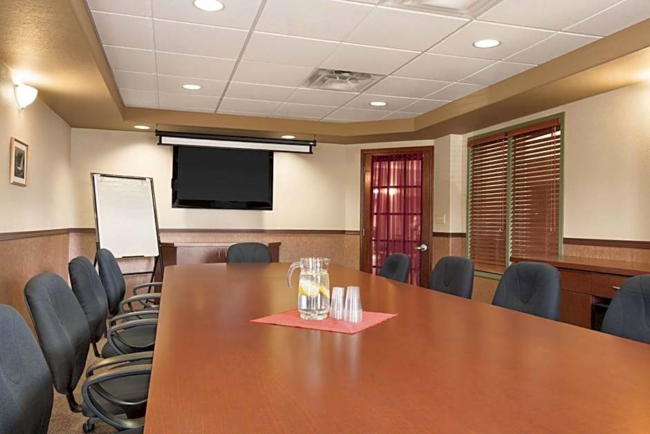 Days Inn by Wyndham Thunder Bay North