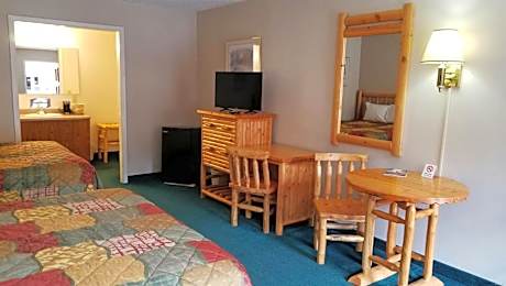 Deluxe Queen Room with Two Queen Beds