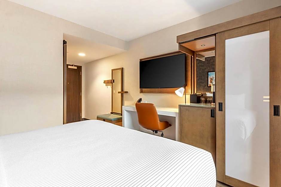 Cambria Hotel Denver Downtown RiNo