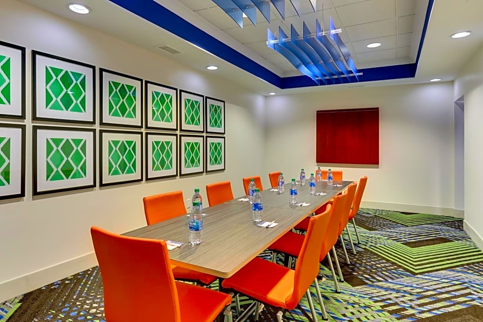 Holiday Inn Express Hotel & Suites Dayton-Centerville By IHG