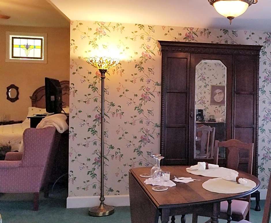 Evening Shade Inn