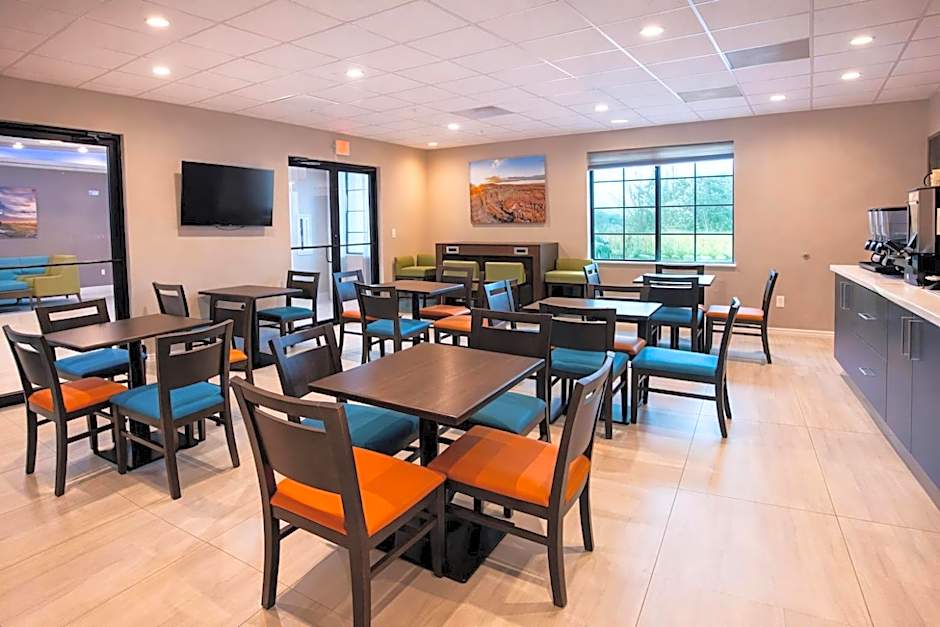 Days Inn & Suites by Wyndham Tomball/Houston NW