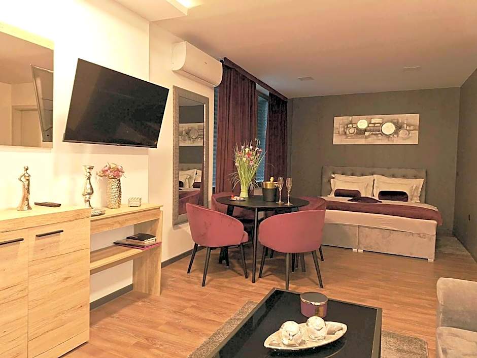 Arcobaleno Apartments & Rooms