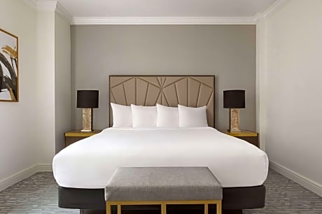 1 King Bed