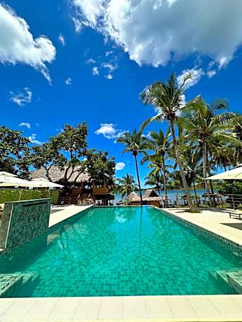 Holiday Beach Hotel