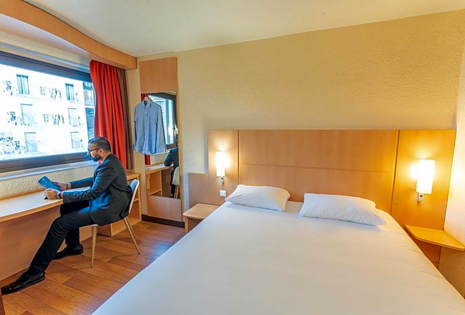 Photo 1 of 15 of Double Room