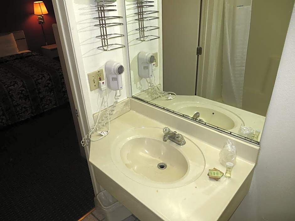 Super 8 by Wyndham Hollywood/LA Area