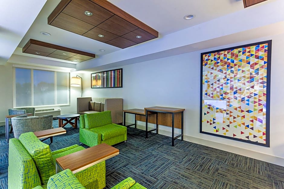 Holiday Inn Express & Suites Elk Grove West I-5 By IHG