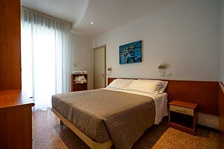 Double Room with Lateral Sea View