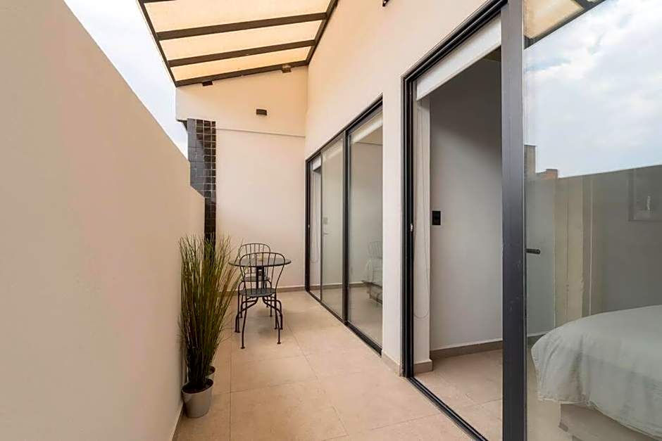 P601 Amazing Rooftop 2Bdrm 2bath Apt AC