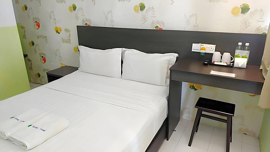 Apple 1 Hotel Gurney