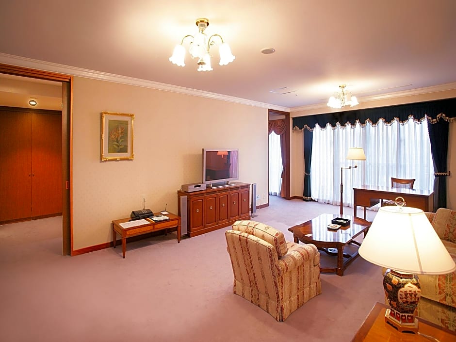 Hotel Parens Onoya