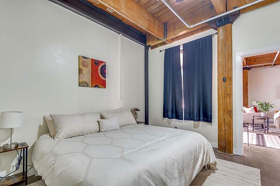 Downtown Dallas Condo - 2BR 1BA