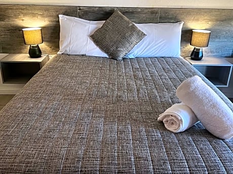 Executive Queen Room - Non-Smoking