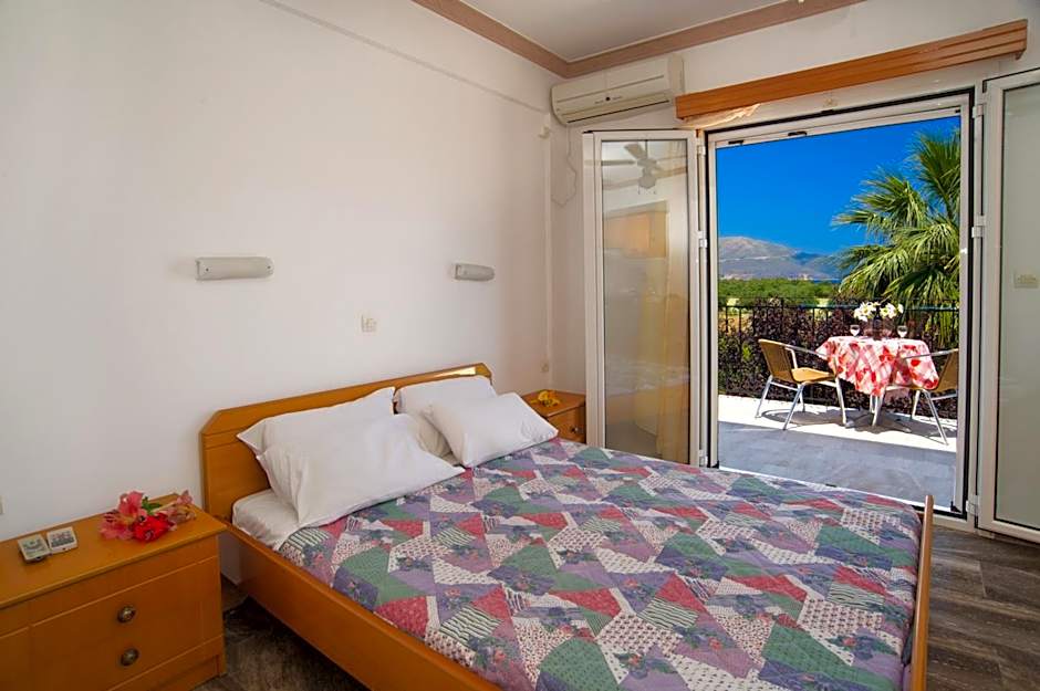 Nikos Studios and Apartments