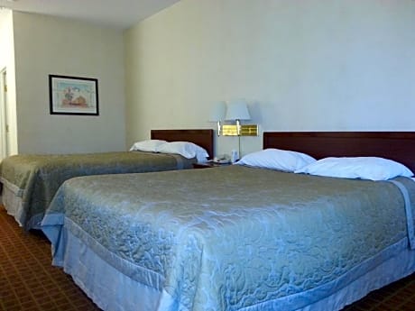 Superior Queen Room with Three Queen Beds - Non-Smoking