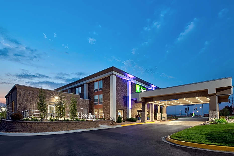 Holiday Inn Express & Suites Eden Prairie  Minneapolis By IHG