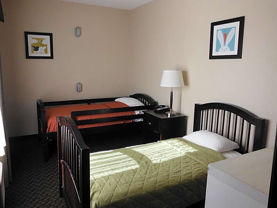 Holiday Inn Express & Suites Clinton By IHG