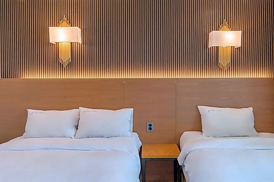 Two Y Hotel