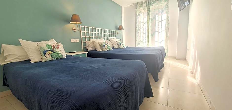 Hugo Beach Hotel & Apartments