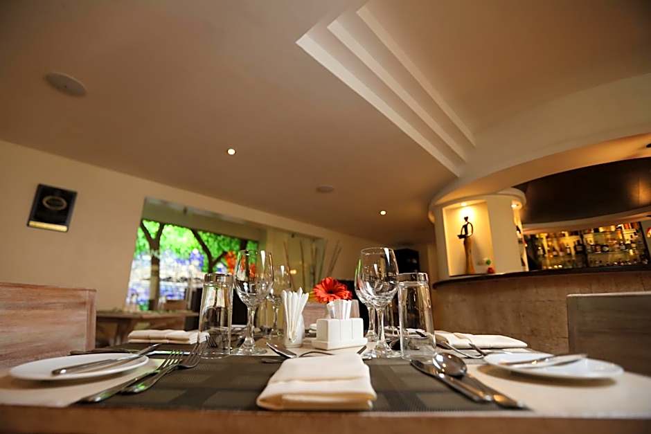 Bidwood Suite Hotel, Opposite Sarit Centre