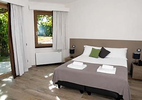Deluxe Double or Twin Room with Garden View