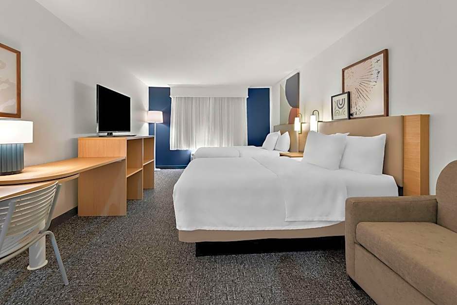Spark by Hilton Tupelo