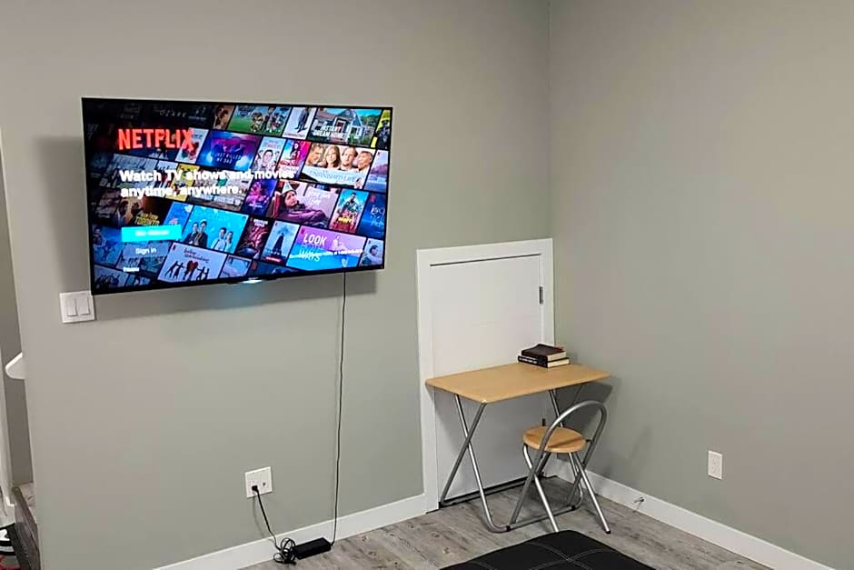 QUIET & COZY MODERN SUITE CLOSE TO RCMP