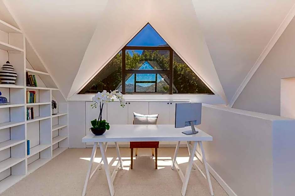 Sublime Five Bed Property In Glorious Setting