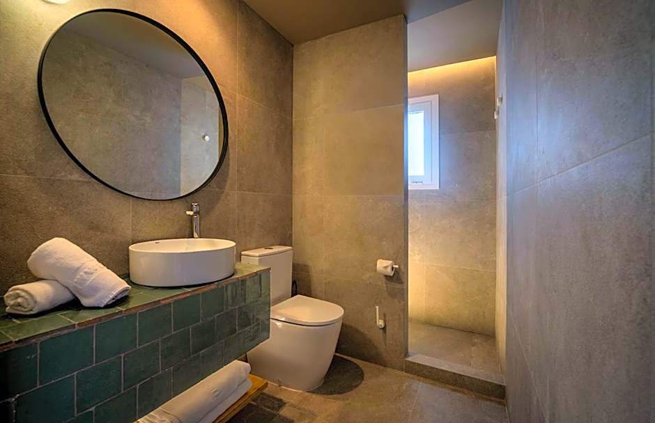 Aqua Hotel Bertran Park