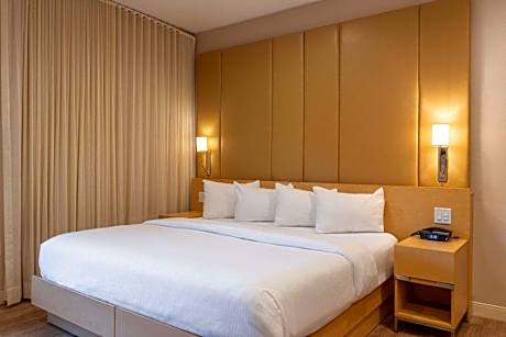 King Room with Sofa Bed - Non-Smoking