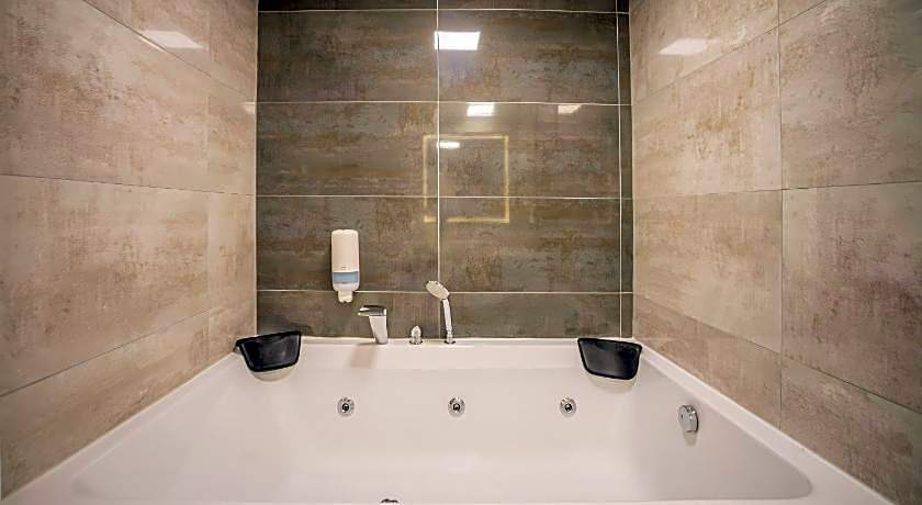 Best Western Plus Khan Hotel