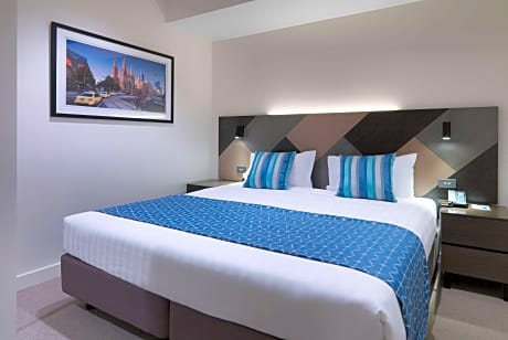 3-Bedroom Deluxe Suite, 1 King Bed, 1 Double Bed, 2 Single Beds, Non-Smoking