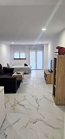 Deluxe Room (2 Adults + 1 Child)