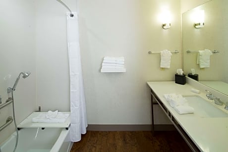 2 Queen Hearing Accessible Room