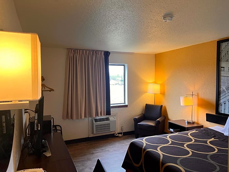 Super 8 by Wyndham Elizabethtown