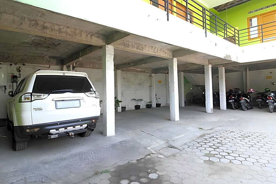 RedDoorz @ Jalan Parangtritis