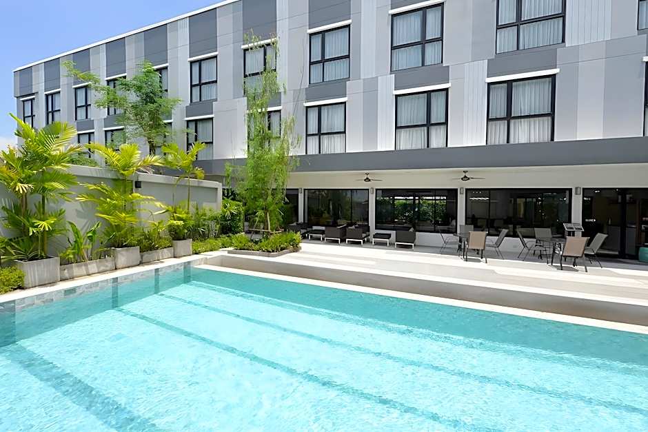 Gate43 Airport Hotel