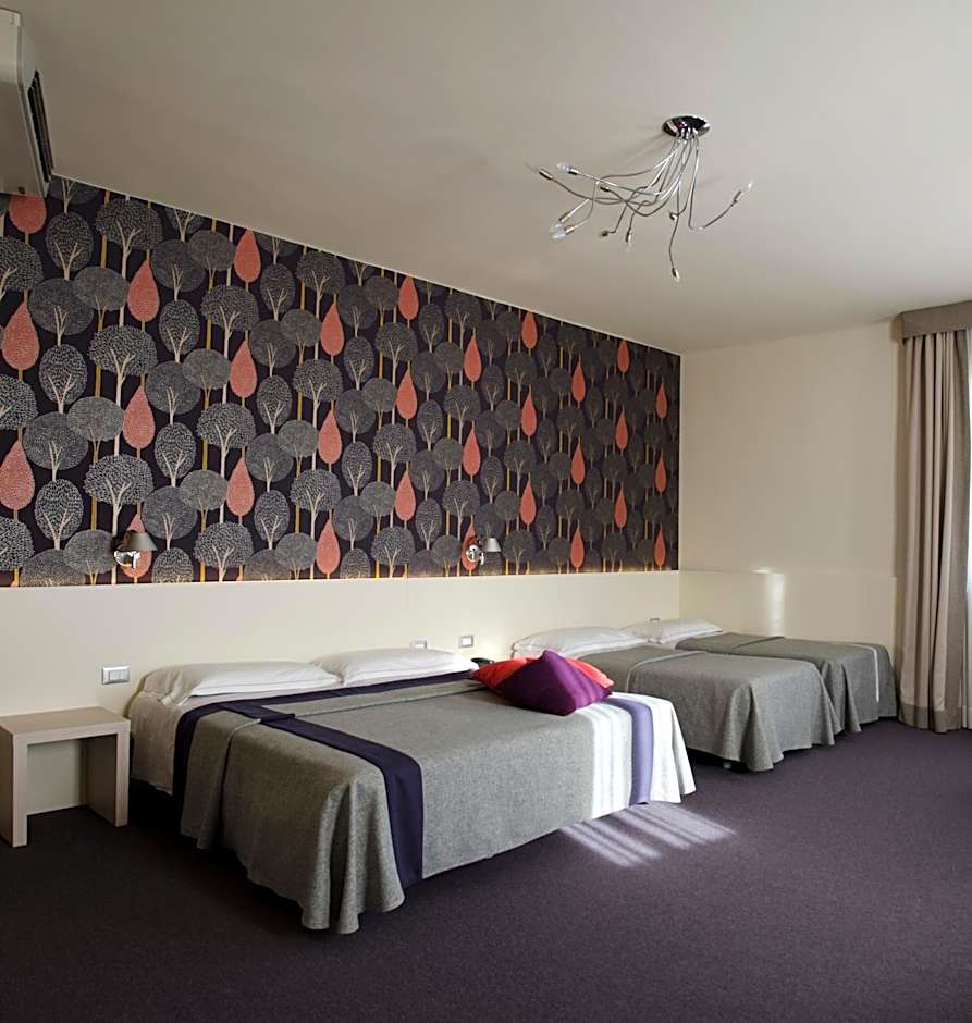 Photo 1 of 4 of Quadruple Room